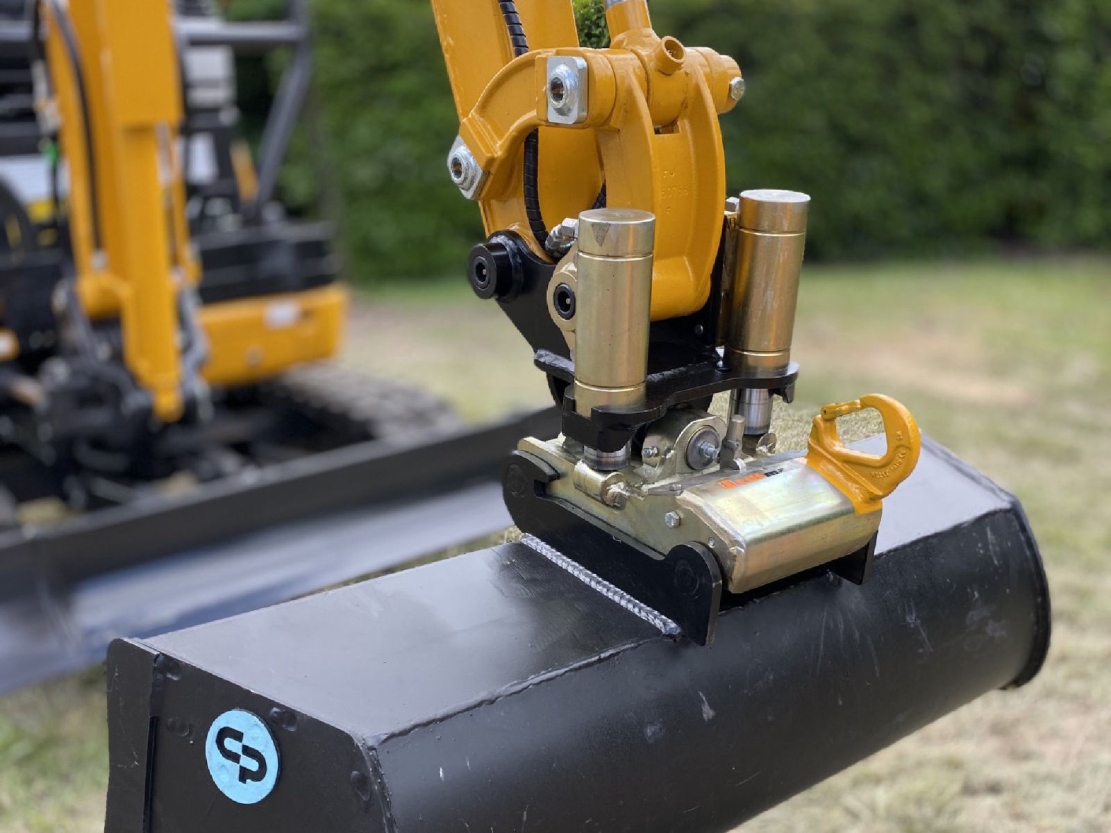 Mini excavator Tiltman attachment Quick hitch